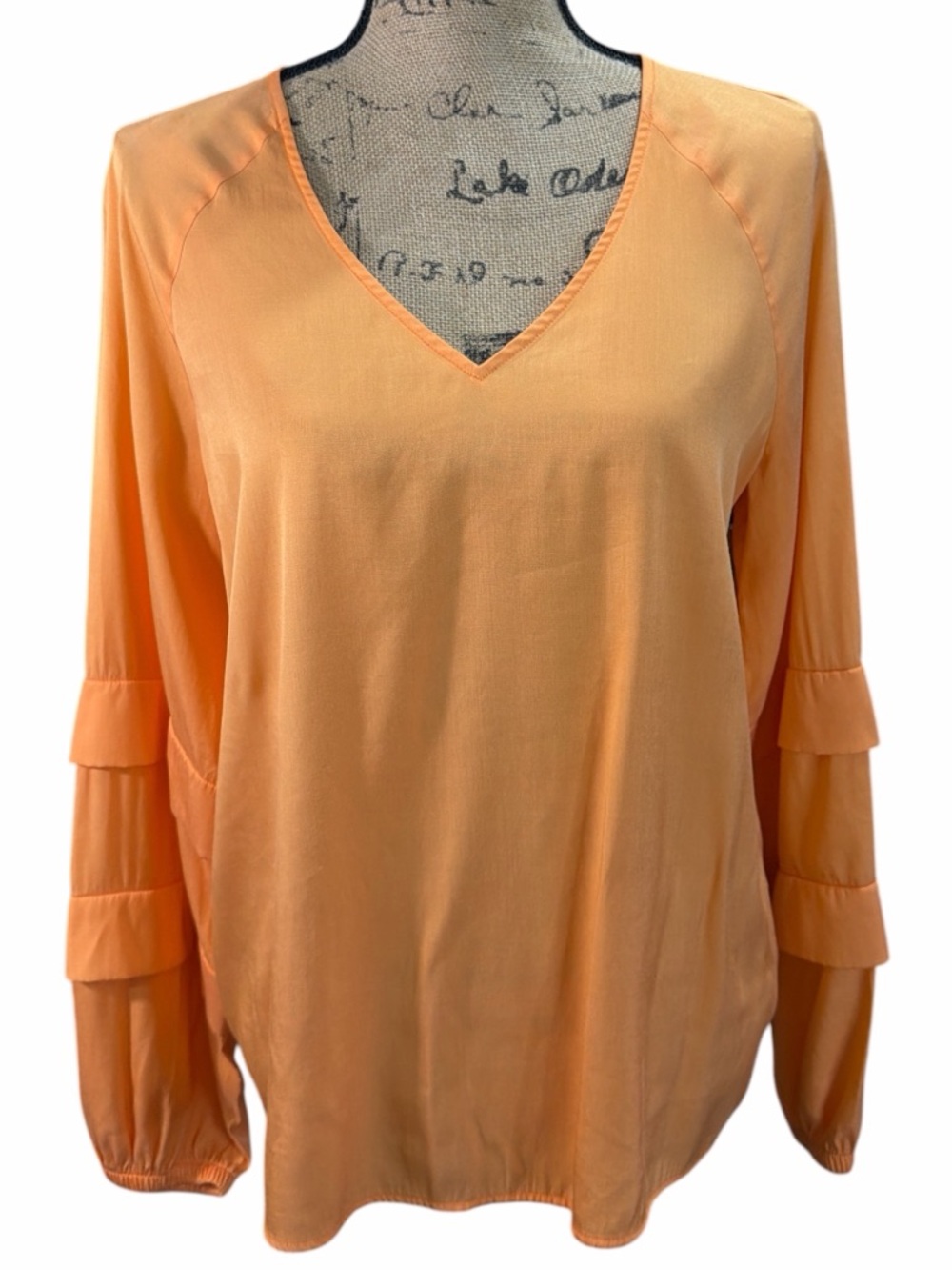 Worthington Peach V-Neck Tiered-Sleeve Blouse. EC. Size medium